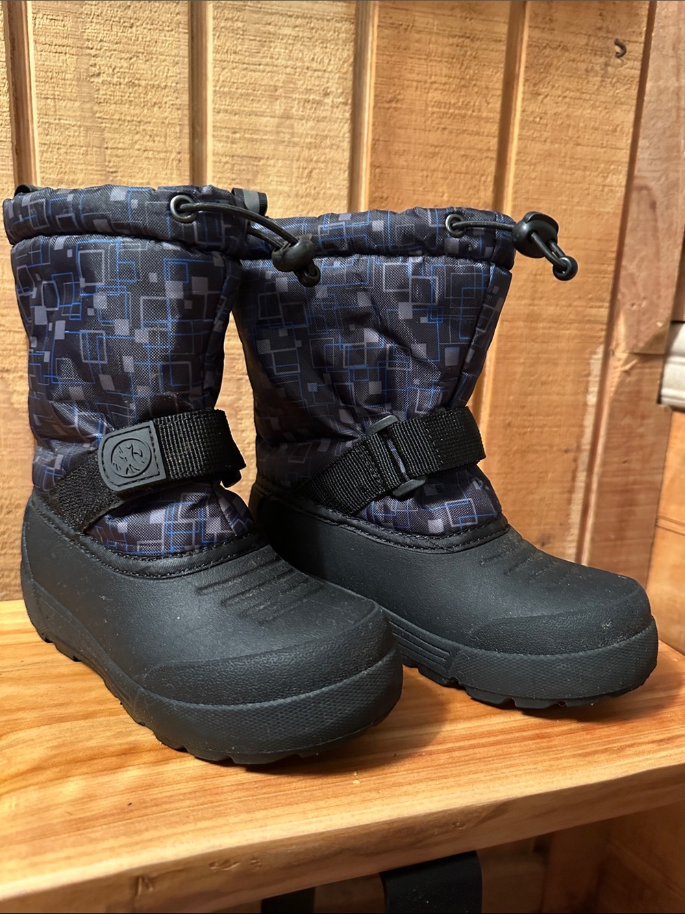 Northside Kids Black and Navy Patterned Snow/Rain Boots